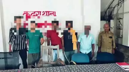 मोहनिया: शराब के नशे में कुदरा पुलिस ने अलग-अलग जगहों से पांच लोगों को किया गिरफ्तार