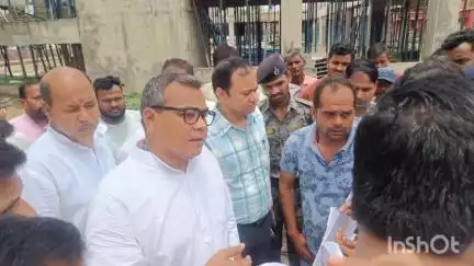 बरहट: सांसद ने क्षेत्र भ्रमण के दौरान अमृत भारत योजना के तहत जमुई रेलवे स्टेशन के सौंदर्यकरण कार्य का किया औचक निरीक्षण