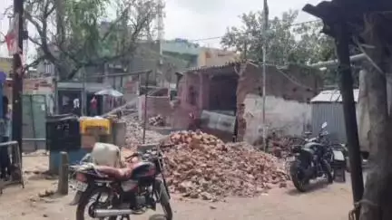 নিতুড়িয়া: পি ডব্লিউ ডি'র জায়গায় দোকান ঘর থাকায় রাস্তা নির্মাণের সমস্যা নোটিশ দেওয়ার কয়েক দিনের মধ্যেই দোকান ঘর ভাঙলেন মালিক