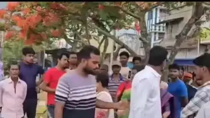 হাসনাবাদ: টাকি পৌরসভার 16 নম্বর ওয়ার্ডে নদীর পাড় দখল করে সরকারি পার্কের উপর অবাধে চলছে ইমারতী ব্যবসা #jansamasya