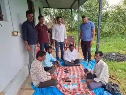 ఎల్లారెడ్డి: మాచాపూర్ గ్రామ శివారులో పేకాట ఆడుతున్న ఐదుగురిని అరెస్టు చేసిన తెలిపిన: . ఎల్లారెడ్డి ఎస్ఐ మహేష్