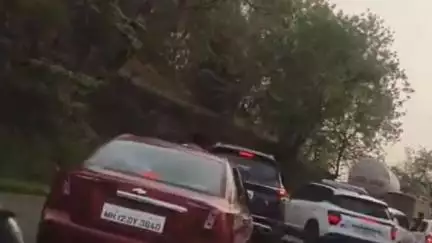 सोयगाव: फर्दापूर घाटात वाहन खराब झाल्याने तीन ते चार किलोमीटर वाहनांच्या लागल्या रांगा