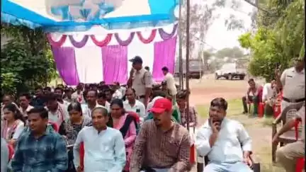 कुरई: लखनवाड़ा थाना परिसर में जनसंवाद बैठक संपन्न हुई