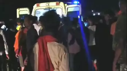 बिश्रामपुर: बी मोड़-पड़वा फोर लेन गुरी गांव के पास मोटरसाइकिल और कमांडर जीप की टक्कर में दो युवक घायल