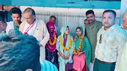 जौरा: जौरा शहर में भाजपा कार्यकर्ताओं ने देवी अहिल्याबाई होल्कर की जयंती पर बुनकर और बुजुर्गों का सम्मान किया