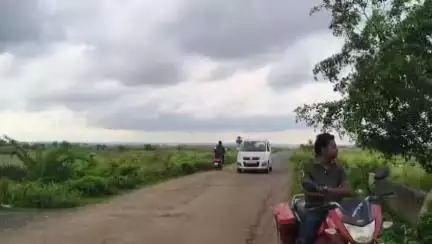 অন্ডাল: গ্রামবাসীদের প্রতিবাদে দুদিনের রাস্তার কাজ শুরু করতে পারল না অন্ডাল বিমান নগরী কর্তৃপক্ষ
