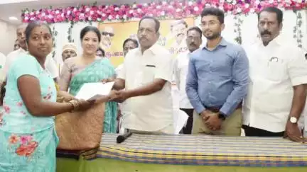 உத்திரமேரூர்: உத்திரமேரூரில் நடைபெற்ற 1434-ஆம் பசலி ஆண்டுக்கான வருவாய் தீர்வாயம் நிறைவு நாள் நிகழ்ச்சியில் மாவட்ட ஆட்சியர் உத்திரமேரூர் எம்எல்ஏ பங்கேற்பு