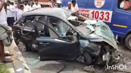 తెనాలి: మేదరమెట్ల హైవేపై కారు అదుపు తప్పి డివైడర్‌ను ఢీకొట్టడంతో తెనాలికి చెందిన ముగ్గురు మహిళలు మృతి