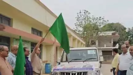 बहरी: कृषि विज्ञान केंद्र, सीधी से सांसद ने हरी झंडी दिखाकर किसान रथ को किया रवाना