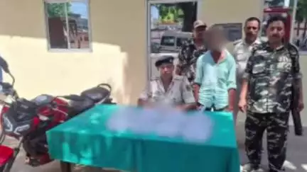 सनहौला: सन्हौला बाजार में 40 लीटर देसी शराब के साथ एक शराब तस्कर गिरफ्तार, बाइक भी ज़ब्त