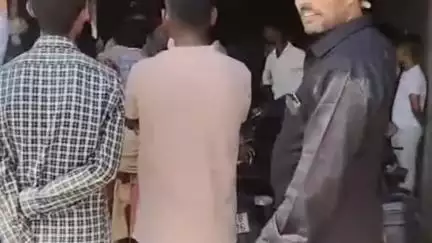 सोरांव: हरखपुर के पास बदमाशों ने मोटरसाइकिल छीनने की कोशिश की, बचाव करने पहुंचे ग्राम प्रधान को पीटकर किया घायल