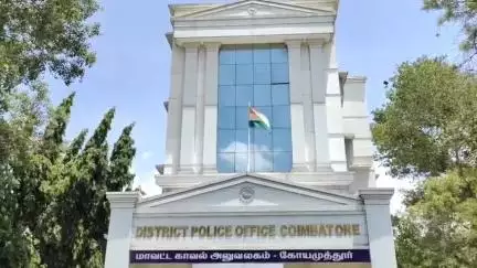 கோவை தெற்கு: ரயில் நிலையம் அருகில் உள்ள மாவட்ட காவல் கண்காணிப்பாளர் அலுவலகத்தில் காவலர்களுக்கு பாராட்டு