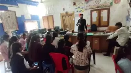 मोहन बड़ोदिया: एक्सीलेंस कंप्यूटर सेंटर पर कक्षा 10वीं और 12वीं के विद्यार्थियों का 20 दिवसीय प्रशिक्षण समाप्त