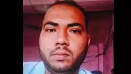 हाटा: खोटा चौराहे पर बिजली का पलक लगाते समय युवक बिजली के करंट की चपेट में आकर हुआ मौत
