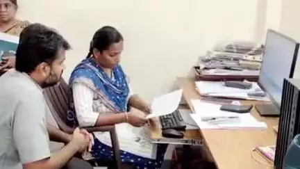 மொடக்குறிச்சி: ஊராட்சி ஒன்றிய அலுவலகம் மற்றும் பல்வேறு பகுதிகளில் திட்டப் பணிகள் தொடர்பாக ஆட்சியர் ஆய்வு மேற்கொண்டார்