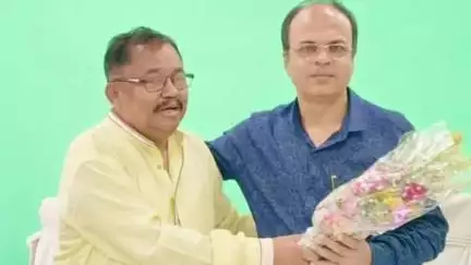 হরিণঘাটা: আজ নদীয়া দক্ষিণের জেলা সভাপতি দেবাশীষ গাঙ্গুলীকে সংবর্ধনা জানালেন তৃণমূলের প্রাক্তন বিধায়ক সমীর কুমার পোদ্দার