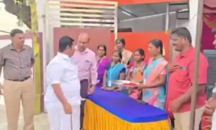 கும்பகோணம்: காந்தியடிகள் சாலையில் நூலகம் மற்றும் அறிவுசார் மையத்தை காணொளி காட்சி வாயிலாக முதலமைச்சர் திறந்து வைத்தார்