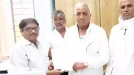 शिरुर अनंतपाळ: वांजरखेडा, फकराणपूर येथील शेतकऱ्यांची तहसील कार्यालयात पिकांच्या नुकसानीचे पंचनामे करण्याची निवेदनाद्वारे मागणी