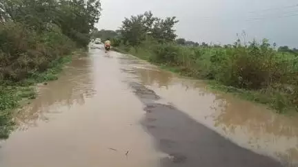 घनसावंगी: तीर्थपुरी ते कोठी रस्ता पावसामुळे गेला पाण्याखाली ;अनेक शेतकऱ्यांचे मोठया प्रमाणावर नुकसान