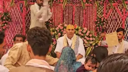 बक्स्वाहा: पड़रिया धाम में महंत किशोरदास जू महाराज का अवतरण दिवस श्रद्धा व भक्ति से मनाया गया
भव्य फूल बंगला महोत्सव