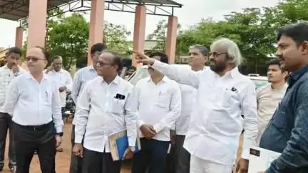 ಭಾಲ್ಕಿ: ಪಠ್ಯಪುಸ್ತಕ ಹಾಗೂ ಸಮವಸ್ತ್ರಗಳು ಸಮಯಕ್ಕೆ ಸರಿಯಾಗಿ ವಿತರಿಸಿ;ಪಟ್ಟಣದಲ್ಲಿ ಶಿಕ್ಷಣ ಇಲಾಖೆ ಅಧಿಕಾರಿಗಳಿಗೆ ಸಚಿವ ಖಂಡ್ರೆ ಸೂಚನೆ