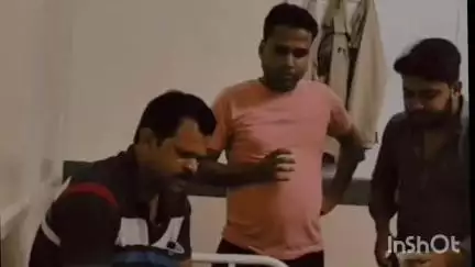 उज्जैन ग्रामीण: कैदियों पर मेहरबान पुलिस, अस्पताल में भर्ती मरीजों को दवा के साथ दे रही शराब, वीडियो वायरल