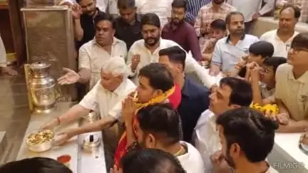 सुजानगढ़: देश के बड़े उद्योगपति मुकेश अंबानी के बेटे आकाश अंबानी ने किए सालासर बालाजी के दर्शन 

#mukesh ambani #reliance #jio