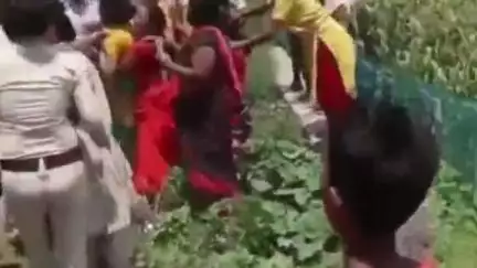 जोगापट्टी: दरवालिया में पंचायत भवन की जमीन से अतिक्रमण हटाने गई प्रशासन पर पथराव, आधा दर्जन पुलिसकर्मी घायल
