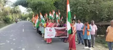 গোয়ালপোখর ১: গোয়ালপোখর থানার সাহাপুর এলাকায় তিরঙ্গা যাত্রা বের করলো বিজেপি