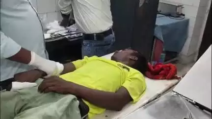जमुआ: सड़क हादसे में घायल महुआ टांड़ के राजकुमार दास, प्राथमिक इलाज के बाद धनबाद रेफर
