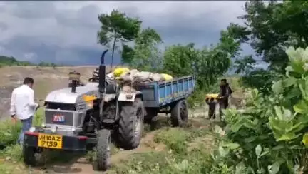 निरसा/चिरकुंडा: निरसा थाना क्षेत्र के निरसा ओसीपी में संयुक्त छापेमारी, भारी मात्रा में अवैध कोयला ज़ब्त, कार्रवाई जारी