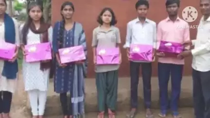 गोबिंदपुर राजनगर: रानीगंज ग्राम के मैट्रिक बोर्ड परीक्षा 2025 में उत्तीर्ण छात्रों को बाल कल्याण समिति सरायकेला ने किया सम्मानित