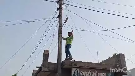 કેશોદ: કેશોદમાં જુદી જુદી જગ્યાએ અસામાજિક તત્વોના ત્રણ ગેરકાયદેસર બાંધકામ તોડી પાડતાં શહેરમાં ફફડાટ