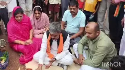 थानखम्हरिया: जाताघर्रा से कन्हारपूरी सड़क निर्माण कार्य का भूमिपूजन ईश्वर साहू ने किया