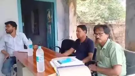 पाकुड़िया: पशु चिकित्सालय पाकुड़िया में पशुओं के टीकाकरण हेतु एआई व वैक्सीनेटर को दिया प्रशिक्षण