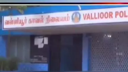 நாங்குநேரி: தெற்கு கள்ளிகுளம் அருகே கஞ்சாவை விற்பனை செய்வதற்காக வைத்திருந்த நபர் கைது