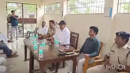 पुरैनी: पुरैनी थाना परिसर में बकरीद त्यौहार को लेकर शांति समिति की बैठक आयोजित, पर्दे में कुर्बानी करने की बात कही गई