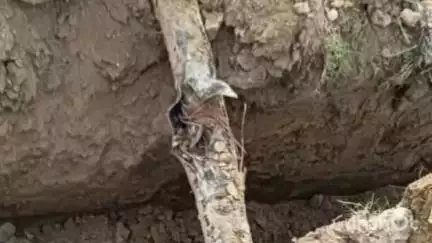 नौतनवा: मझौली गांव में नाली खुदाई के दौरान 33 हजार की विद्युत केबल कटी