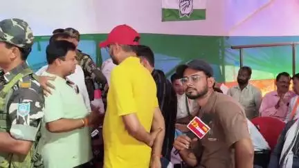 पेशरार: राजेंद्र भवन में संविधान बचाओ रैली, पेशरार कांग्रेस प्रखंड अध्यक्ष ने अतिथियों का स्वागत किया