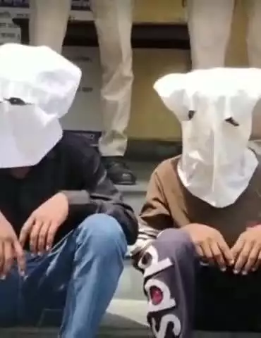 अलवर: अलवर में स्कीम एक स्थित कबूतर पार्क के पास लूटपाट की वारदात को अंजाम देने वाले चार बदमाशों को पुलिस ने किया गिरफ्तार