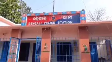 ଓରିଏଣ୍ଟ: ଚିଖିଲି ଗ୍ରାମରେ ଜଣେ ଯୁବକଙ୍କୁ କାଠ ଫାଳିଆରେ ଆକ୍ରମଣ କରି ବାପା ଓ ପୁଅ ଗିରଫ
