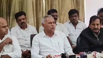 ಮಾಲೂರು: ಎದುರಾಳಿ ಪಕ್ಷದ ಪರವಾಗಿ ಹಣ ಹಂಚಿಕೆ ಮಾಡಿರುವುದು ಬಂಗಾರಪೇಟೆ ಶಾಸಕ ರುಜುವಾತು ಮಾಡಲಿ: ನಗರದಲ್ಲಿ ಶಾಸಕ‌ ನಂಜೇಗೌಡ