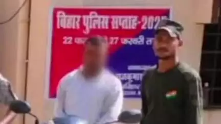 परिहार: SSB जवानों ने पिलर संख्या 306/24 के पास से 150 पीस नेपाली शराब के साथ एक तस्कर को किया गिरफ्तार