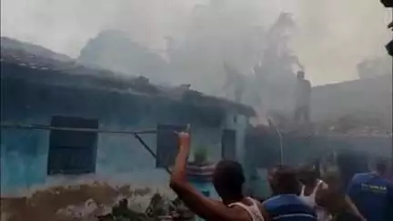 सारठ: अलुवारा में शॉर्ट सर्किट से घर में आग, हज़ारों का नुकसान, दमकल ने पाया काबू, MLA ने CO को दिए निर्देश