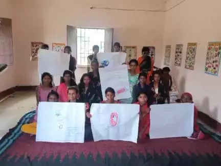 मारगोमुंडा: विश्व माहवारी दिवस पर मासिक धर्म स्वच्छता को ले आश्रय संस्था ने पिपरा ओर पुरानी चिहूंटियां में किया जागरूकता कार्यक्रम।