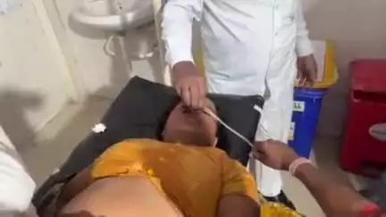 बड़ागांव धसान: बड़ागांव के भैंसवारी गांव में 50 वर्षीय महिला ने जहरीला पदार्थ खाकर आत्महत्या करने की कोशिश की, अस्पताल में भर्ती
