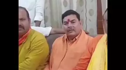 देवबंद: हिंदू महासभा के राष्ट्रीय अध्यक्ष मुन्ना शर्मा पहुंचे देवबंद, कार्यकर्ताओं ने किया जोरदार स्वागत