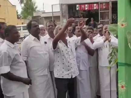 கலசபாக்கம்: காரப்பட்டு பகுதியில் 100 கிலோ வாட் மின் மாற்றியை கலசப்பாக்கம் சட்டமன்ற உறுப்பினர் சரவணன் பொதுமக்கள் பயன்பாட்டிற்கு அர்பணித்தார்