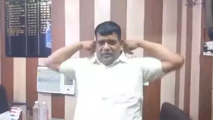 शाहगंज: सरपतहां थाने के हेड मुंशी को ₹5000 की रिश्वत लेते रंगे हाथ पकड़ा गया