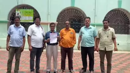 କୁଚିଣ୍ଡା: ବଲାଙ୍ଗୀର ଜିଲ୍ଲାରେ ସାମ୍ବାଦିକ ଙ୍କୁ ଆକ୍ରମଣ ଘଟଣା ର ବିରୋଧ ଜଣାଇ କୁଚିଣ୍ଡା ଉପ ଜିଲ୍ଲାପାଳ ଙ୍କ ଅଫିସ ରେ ଦାବିପତ୍ର ପ୍ରଦାନ